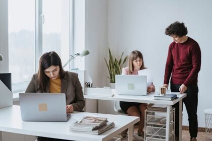Meilleur bureau assis-debout 2026 : guide d'achat et comparatif