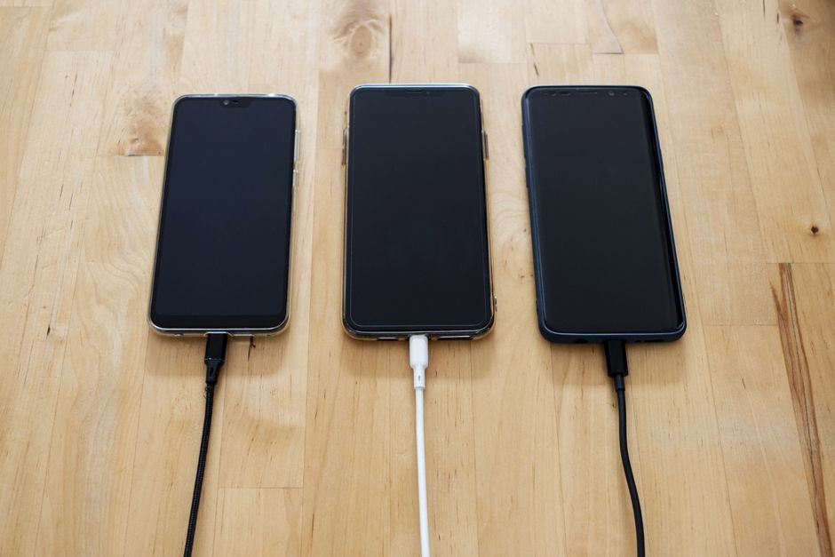 Téléphone qui charge lentement : causes et chargeur rapide adapté