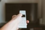 Télécommande qui ne marche plus : diagnostic et solution universelle