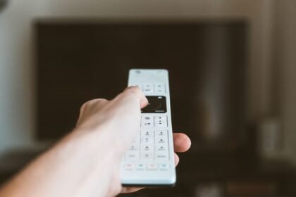 Télécommande qui ne marche plus : diagnostic et solution universelle