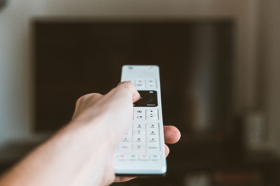 Télécommande qui ne marche plus : diagnostic et solution universelle